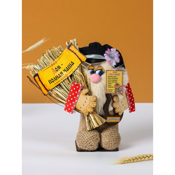 Оберег-домовой "Кузя в кепке, с метлой и подковой" 23*25*13 микс